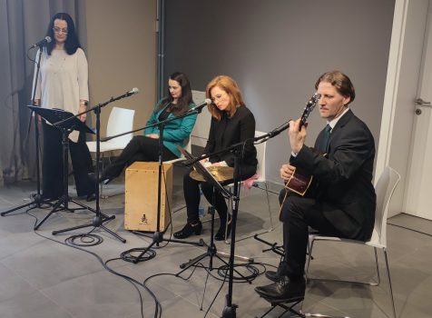 Mécsvirág Amit a szívedbe rejtesz